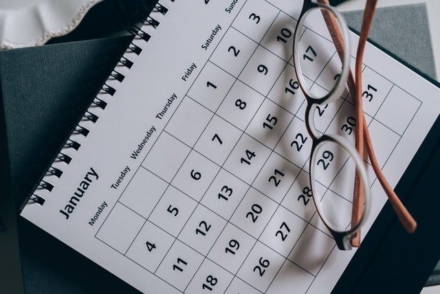 blank calendar to represent freeing up your calendar to create balance in life