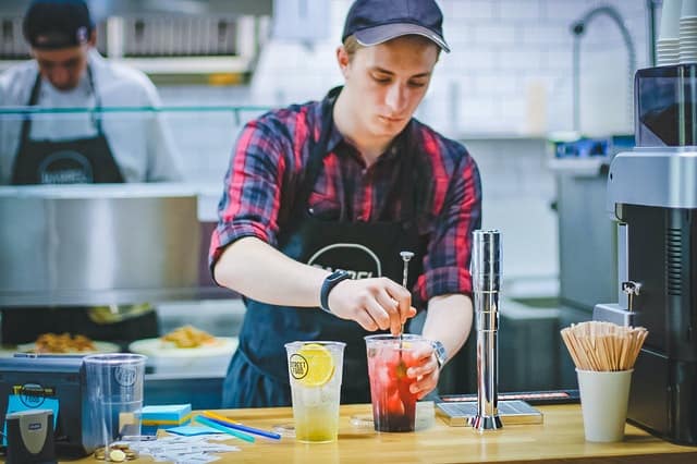 retail worker mixing iced tea